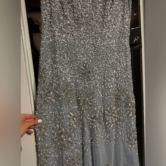 Adrianna Papell gown. - Picture 2 of 3